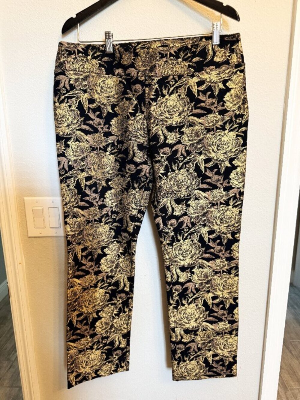 Soft Surroundings- XL Crop Pants NEW Not Worn 75% Viscose, 22% Nylon, 3% Spandex